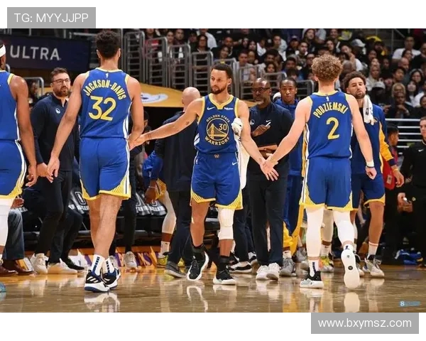 波杰姆斯基谈控卫职责:平衡球权分配与保持个人节奏的重要性 波杰姆斯基谈控卫职责:平衡球权分配与保持个人节奏的重要性